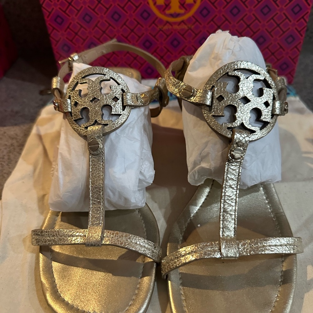 Tory Burch Size 7 Gold Block Heal sandle   Barely worn.